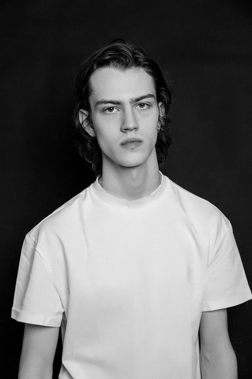 Model's main image