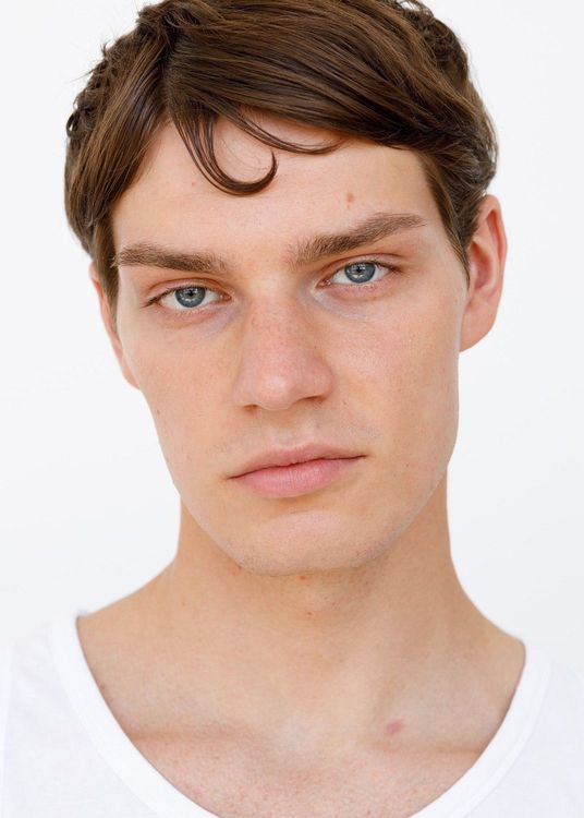 Model's main image