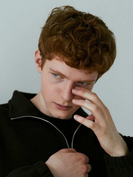 Model's main image
