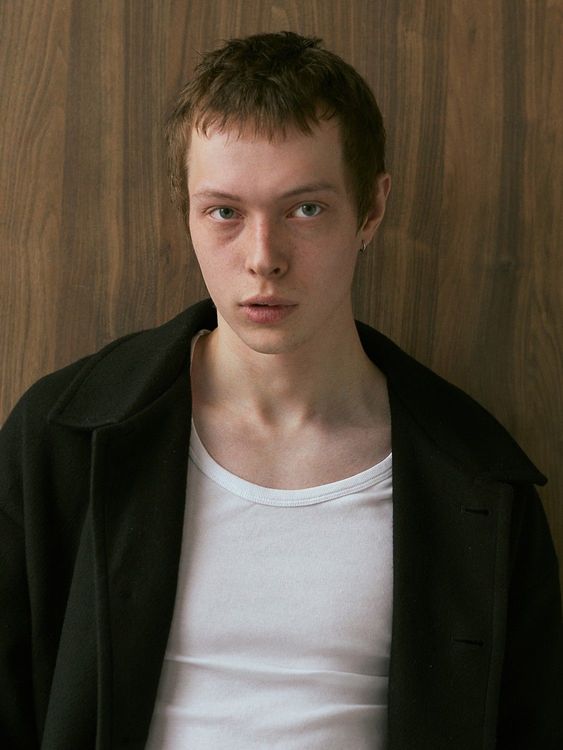 Model's main image